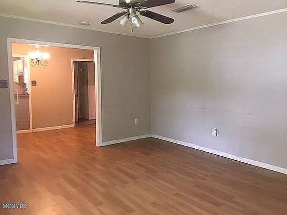 4th image of 1815 Harrison Ave