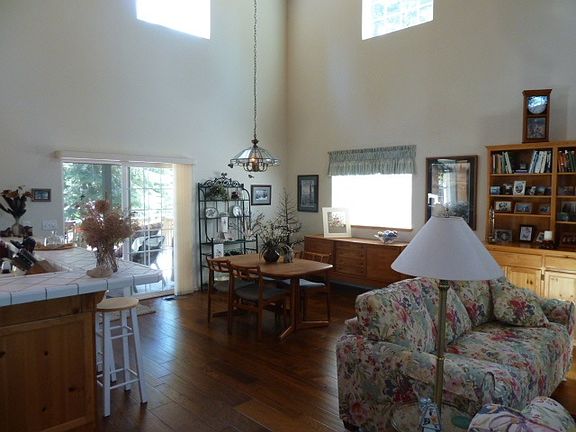 2nd image of 1342 Lassen View Dr