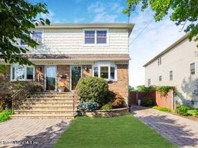 121 Aviston St, Staten Island, NY, 10306