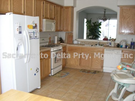 3rd image of 2176 Catherwood Way
