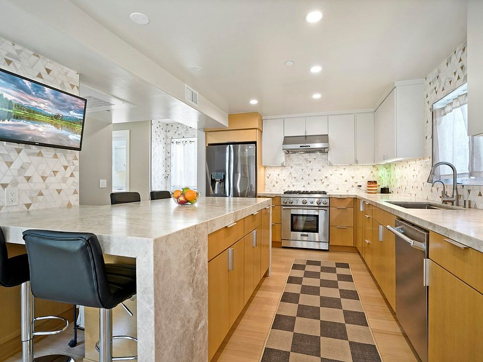 Level 2 - Kitchen