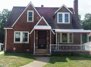 6008 Edgehill Dr, Parma Heights, OH 44130