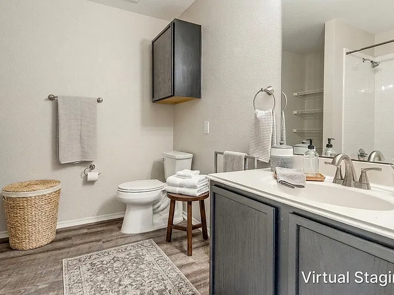 1721 Southridge Ln — Photo 3