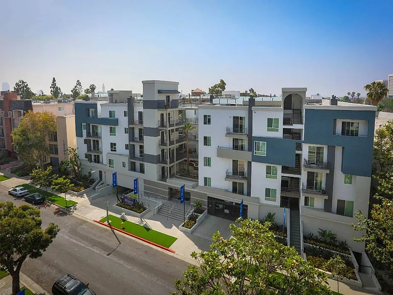 The Plaza Apartments — Photo 6