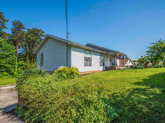 3rd image of 210 Covenant Cir
