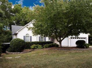 2106 Candelar Dr, High Point, NC 27265