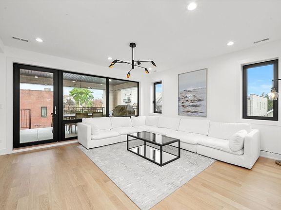 3rd image of 1341 W Wrightwood Ave #3
