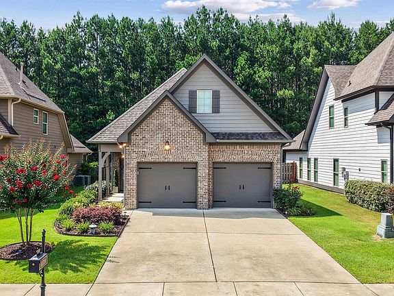 3rd image of 2111 Springfield Dr