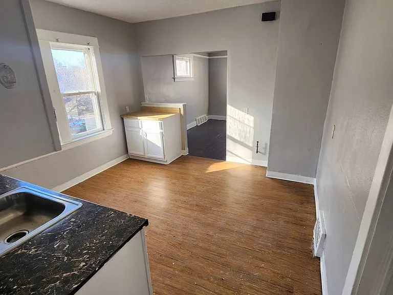 11702 Honeydale Ave — Photo 22