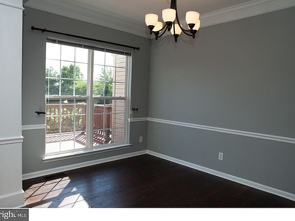4th image of 140 Hudson Dr