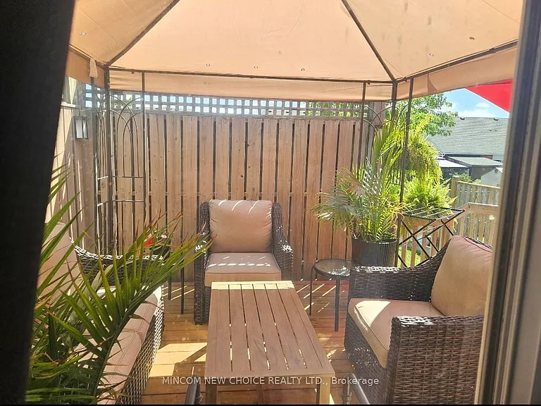 2432 Woodglade Blvd N — Photo 13