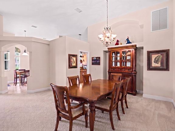 4th image of 301 SW Buzby Court