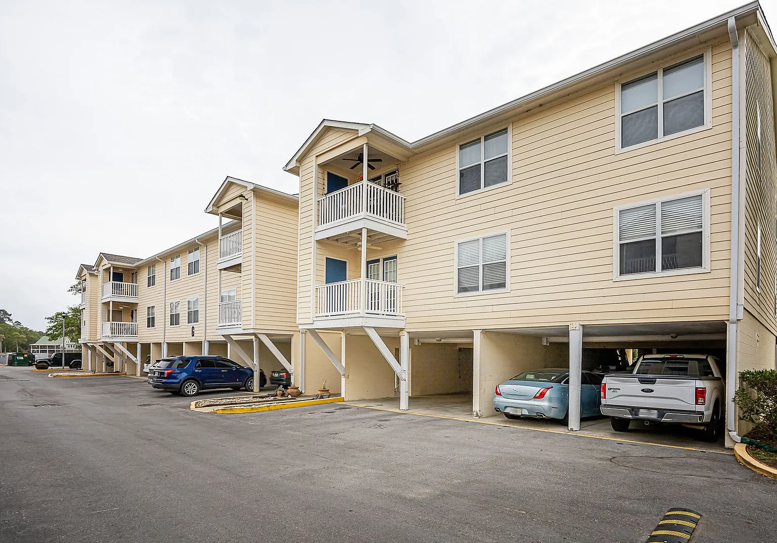 Harbor Landing rental with boat slip, great amenities, and a gated waterfront community lifestyle. — Photo 1