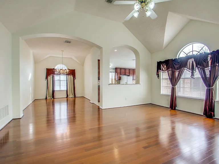 1344 Wentworth Dr — Photo 13