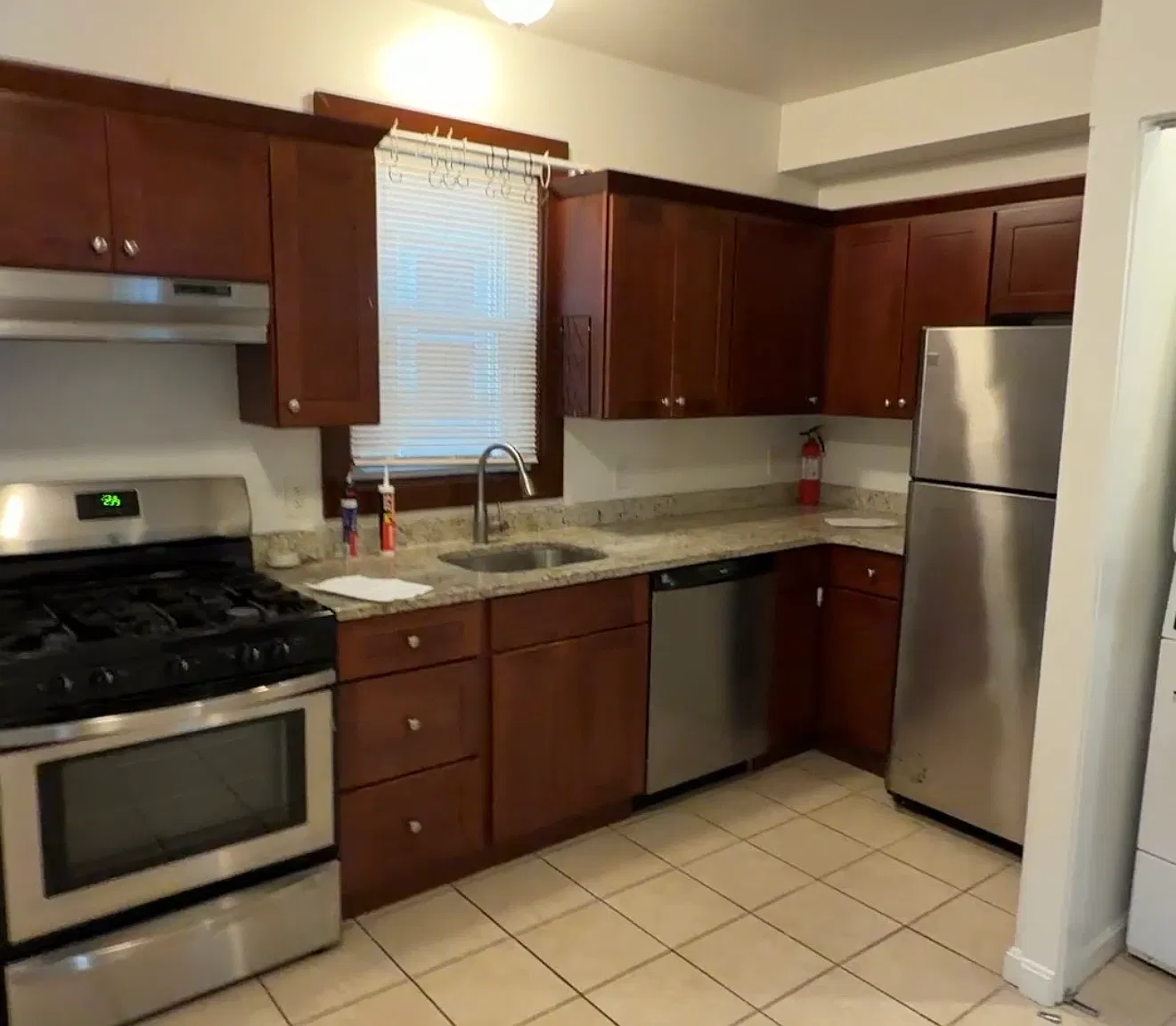 3 bed, 9999 sqft, $4,000 — Photo 1