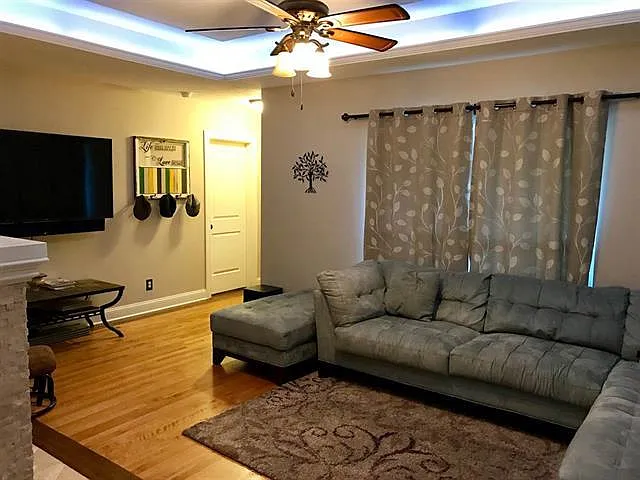 1515 E Maxwell Ln — Photo 8