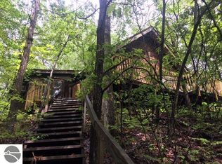 9909 W Lotan Rd, Lake City, MI 49651