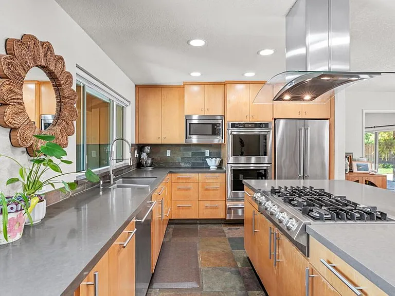 510 Northgate Dr — Photo 16