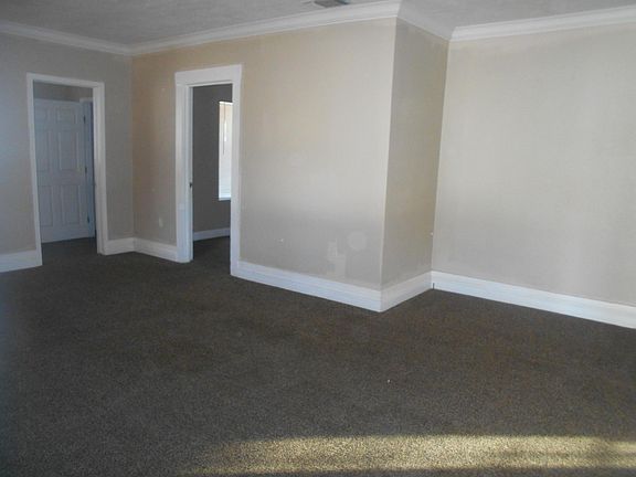 2nd image of 908 E Cortland Ave