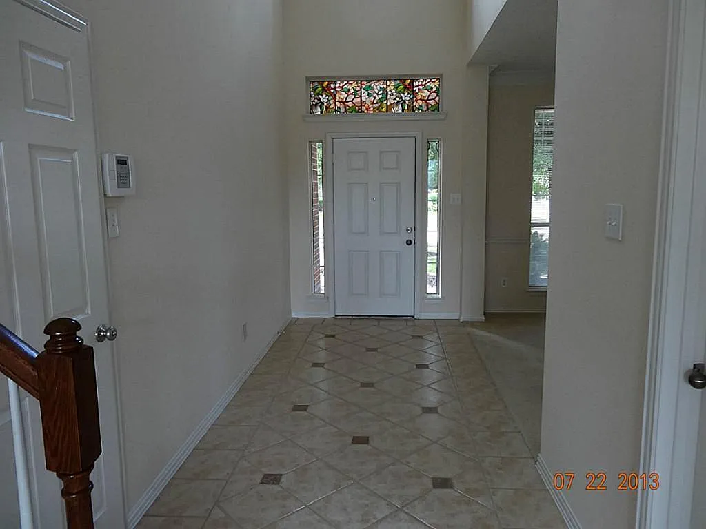 4 bed, 2.5 bath, 2856 sqft, $2,200 — Photo 4