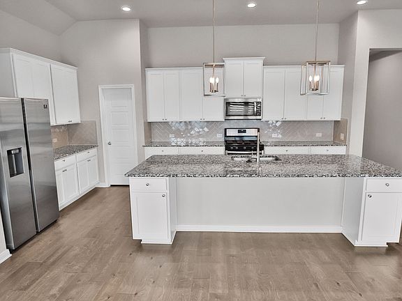 3rd image of 102 Escondido