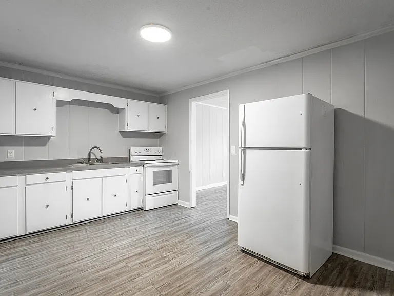 Comfortable Living at 112 Van Cleve Street — Photo 6