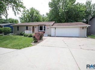 205 W 7th St, Hartford, SD 57033