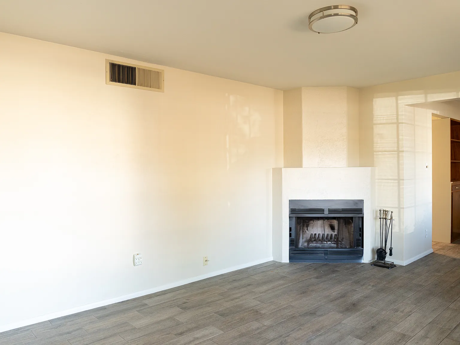 929 E San Juan Avenue — Photo 4