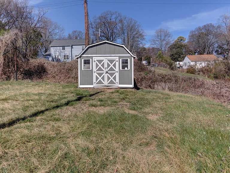 1242 Fordham Rd — Photo 10