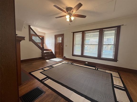 3rd image of 613 Elm Ct
