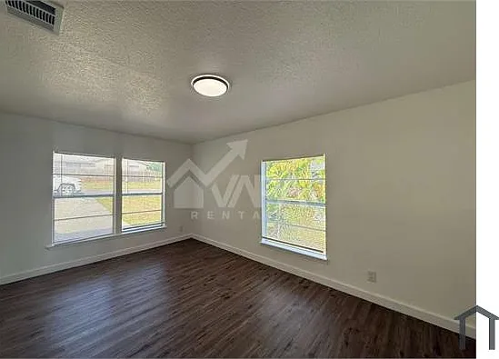 4 bed, 1475 sqft, $2,200 — Photo 4