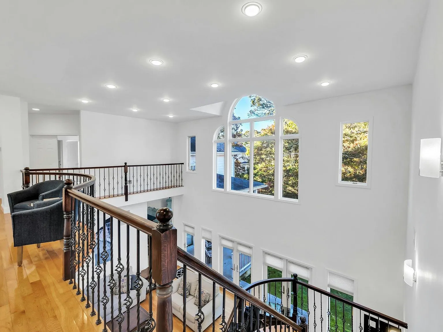 7 bed, 5.0 bath, 5000 sqft, $10,000 — Photo 3