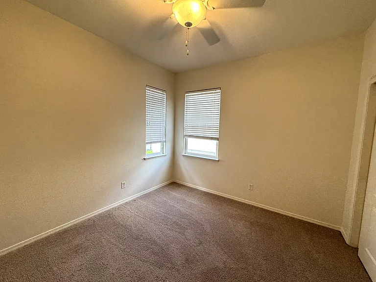 4060 Trenton Ave — Photo 14