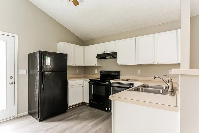 3 bed, 2.0 bath, 1176 sqft, $1,745 — Photo 3