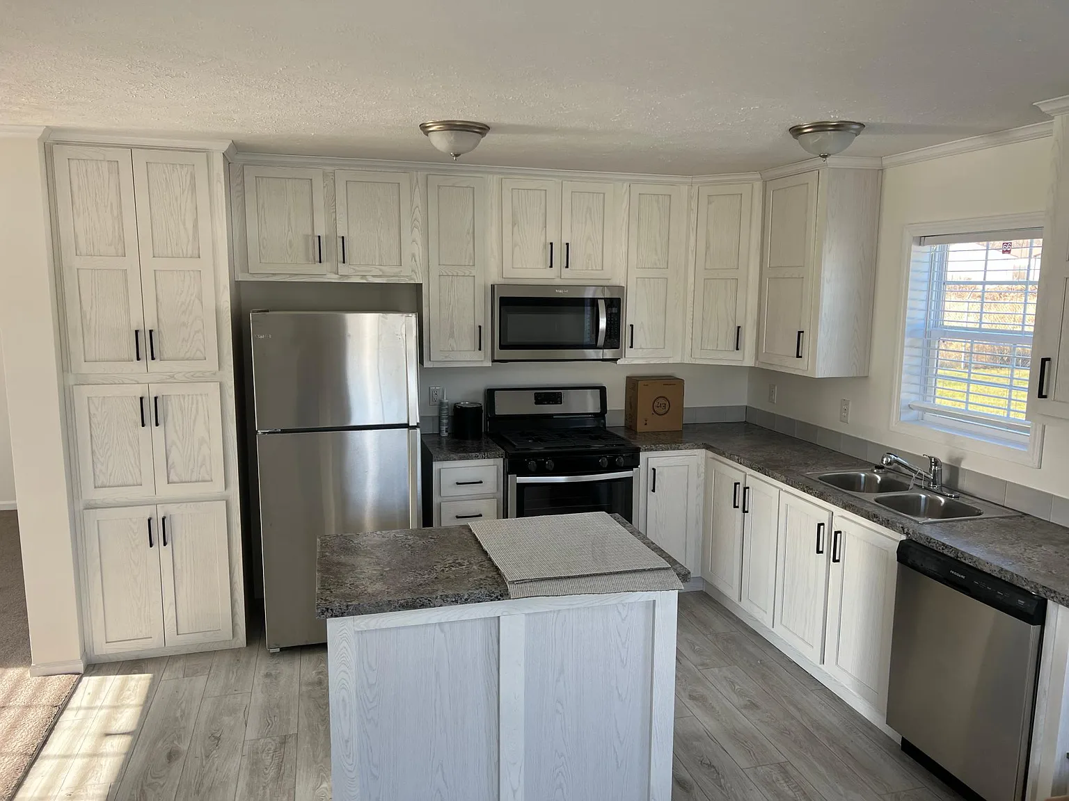 Pikewood Manor — Photo 1