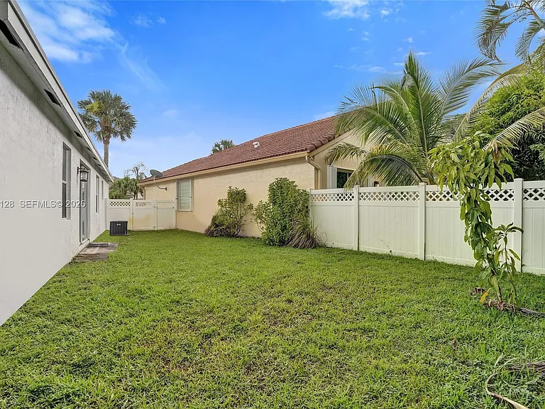 6931 NW 34th St — Photo 38