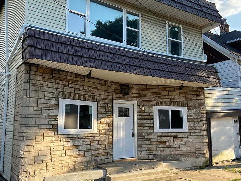 1021 W Grant St — Photo 4