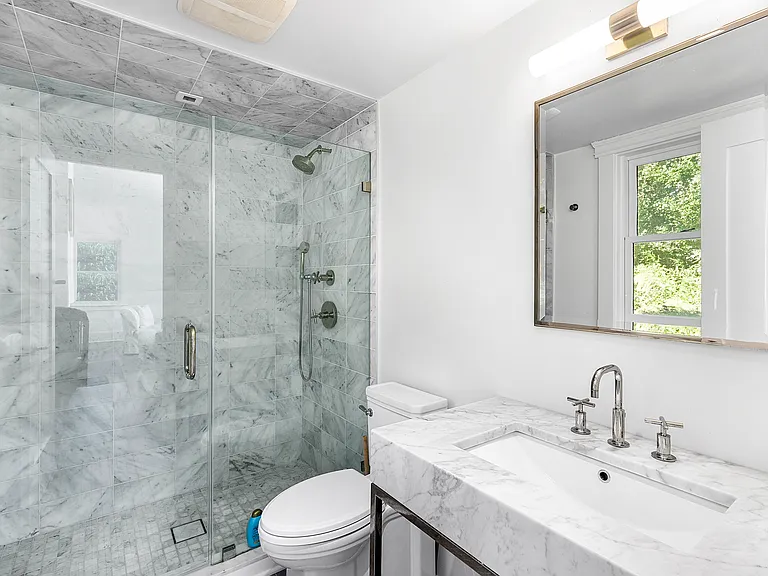 148 Hedges Ln — Photo 11