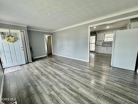 3rd image of 4467 289th St