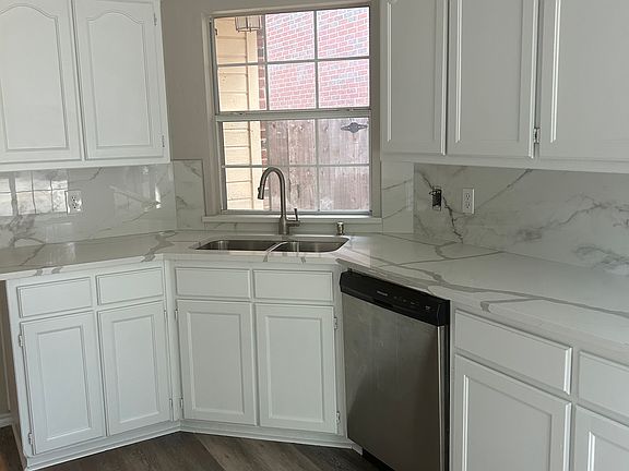 4th image of 940 Ivyglen Ct
