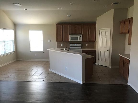 5th image of 212 Northwood Dr