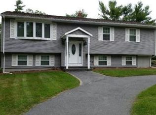 16 Snowberry Dr, Dartmouth, MA 02747