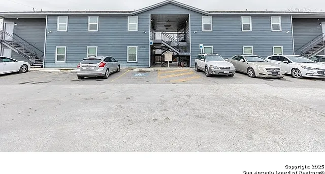 2 bed, 1.0 bath, 720 sqft, $900 — Photo 2