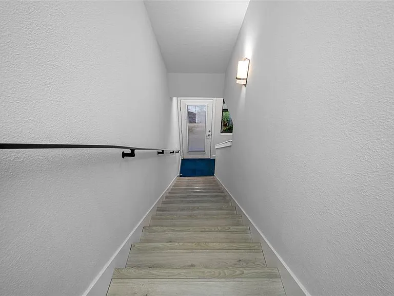 1171 25th Ln N — Photo 17