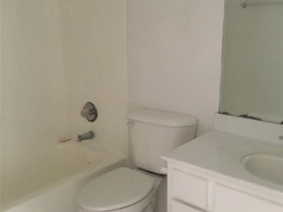 3rd image of 5625 Antoine Dr #805