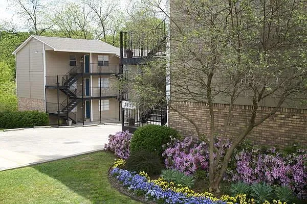 Park View Apartments — Photo 7