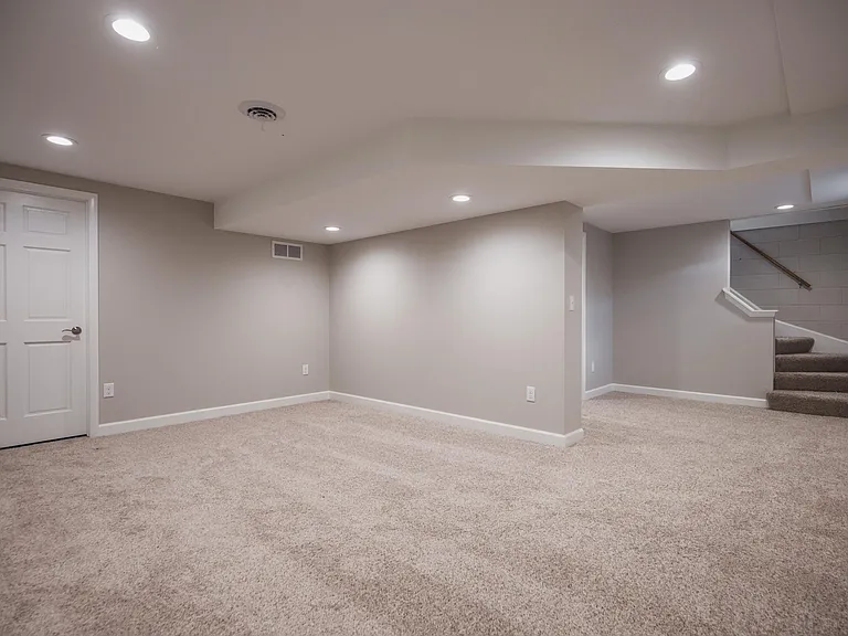 W170N8758 Edgewood Pl — Photo 21
