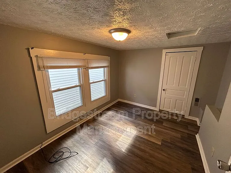 51 S Sperling Ave — Photo 2