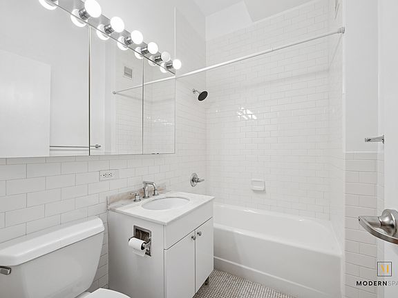4th image of 99 John St APT 609