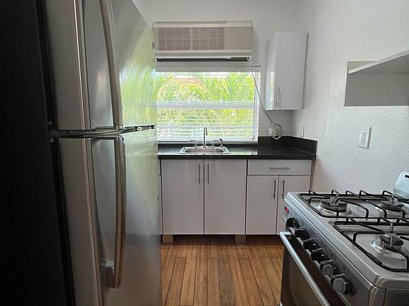 3rd image of 501 NE 76th St Unit 14-7610-14